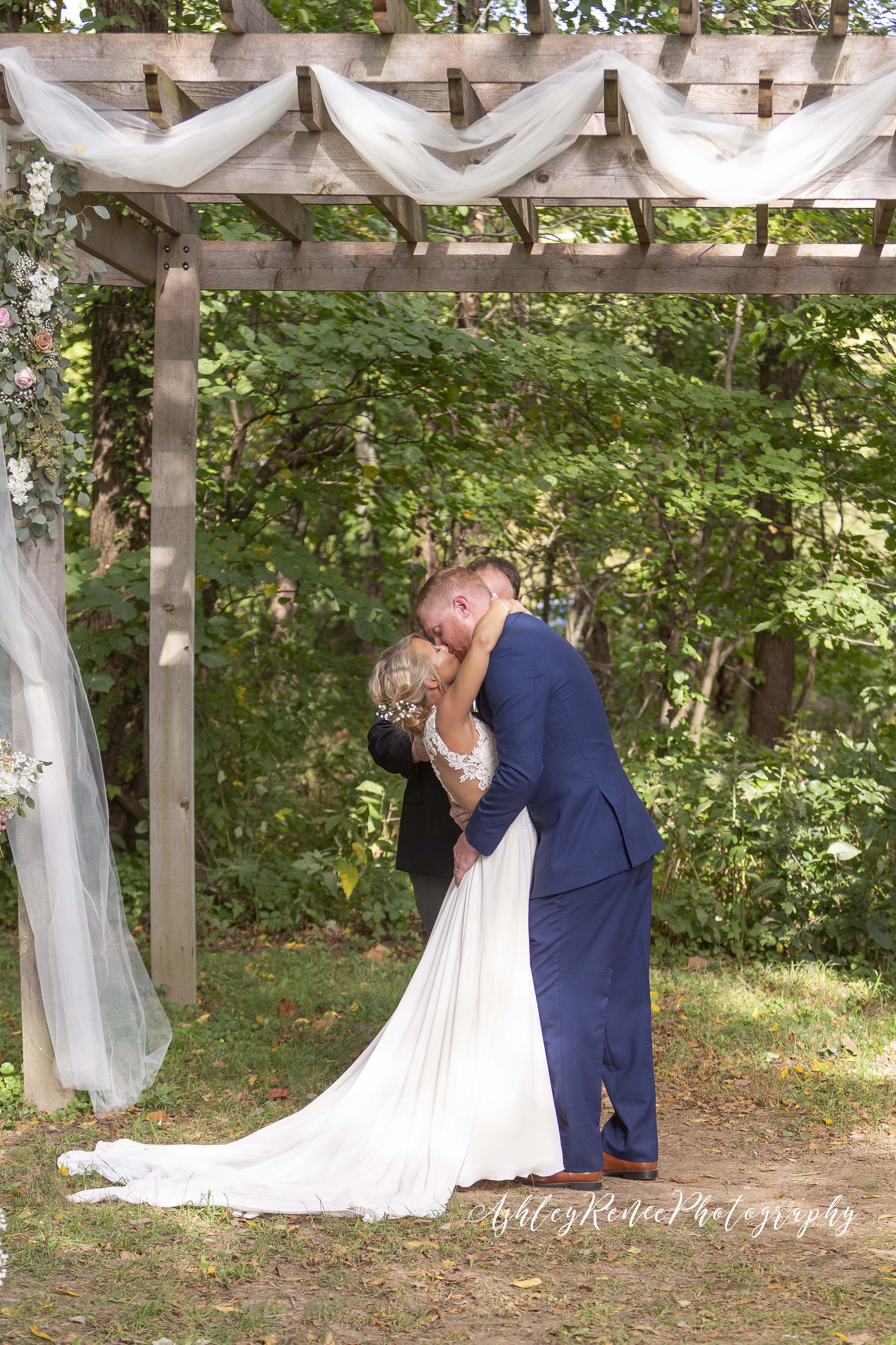 Ashley Renee Photography Lafayette Indiana wedding photographer the barn in zionsville