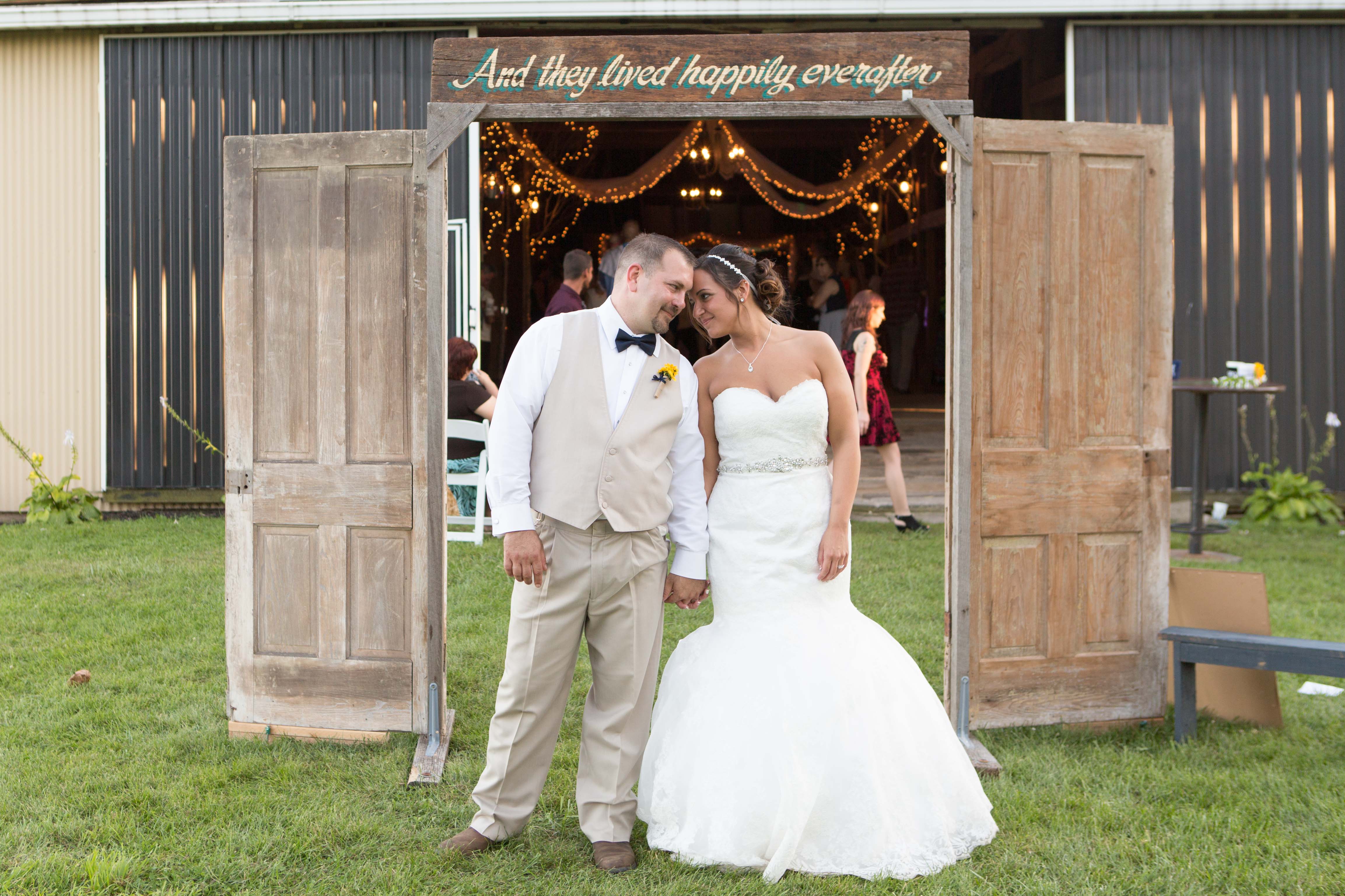 Crooked Road Barn Wedding Ashley Renee Photography